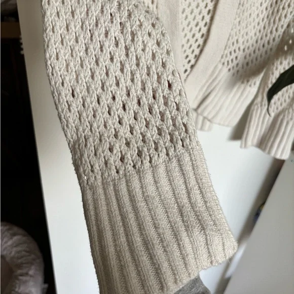 Open-Knit Cream Abercrombie Sweater - Picture 3 of 5